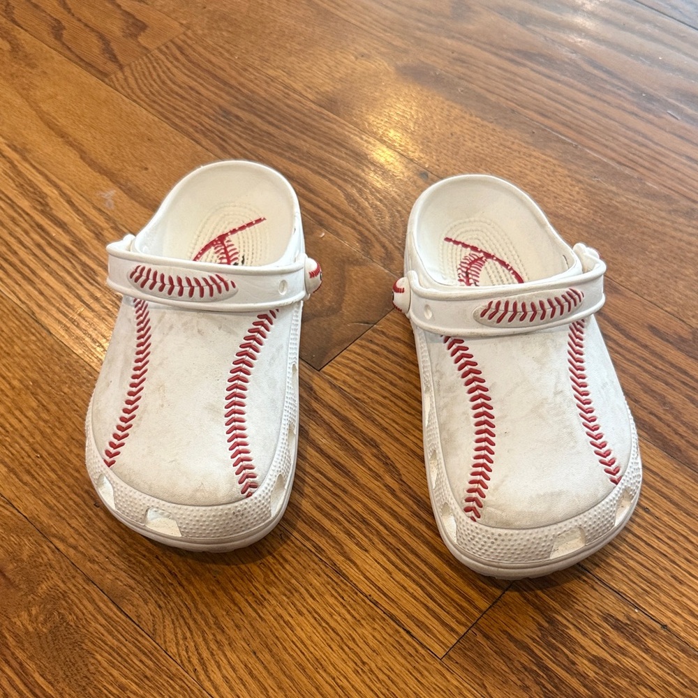 Baseball crocs size youth 4
